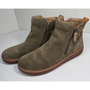 New CLARKS AMBERLEE ROSI Ankle Boots WOMEN'S Size 8 Olive Green Suede